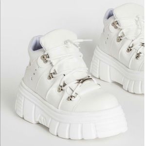 White moon lace up platform sneakers